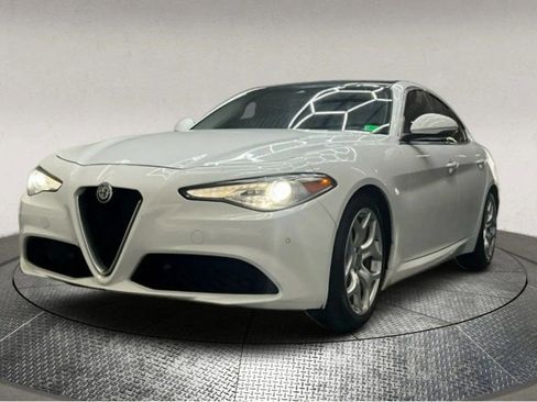 Used 2020 Alfa Romeo Giulia Ti w/ Active Blind Spot Package image 3