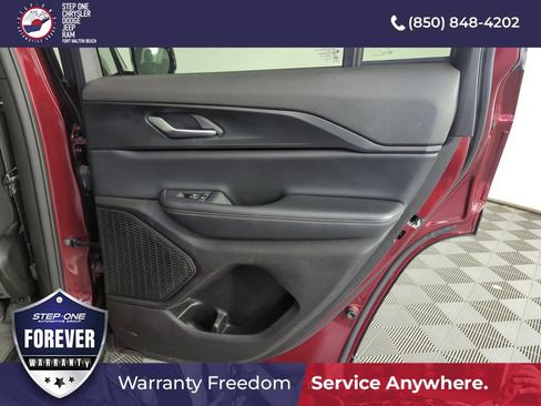 Used 2024 Jeep Grand Cherokee Altitude AWD/4WD image 30