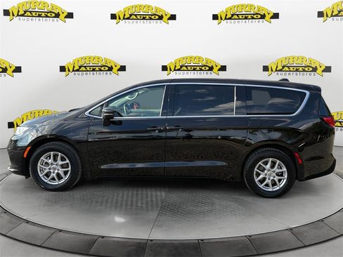 Certified 2024 Chrysler Pacifica Touring-L image 2