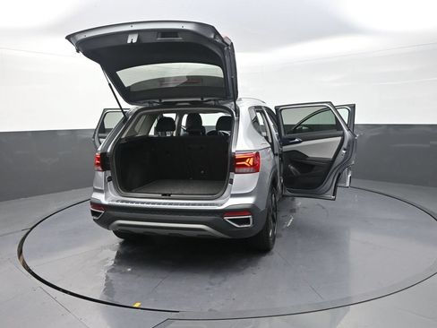 Used 2024 Volkswagen Taos SE w/ Panoramic Sunroof Package AWD/4WD image 37