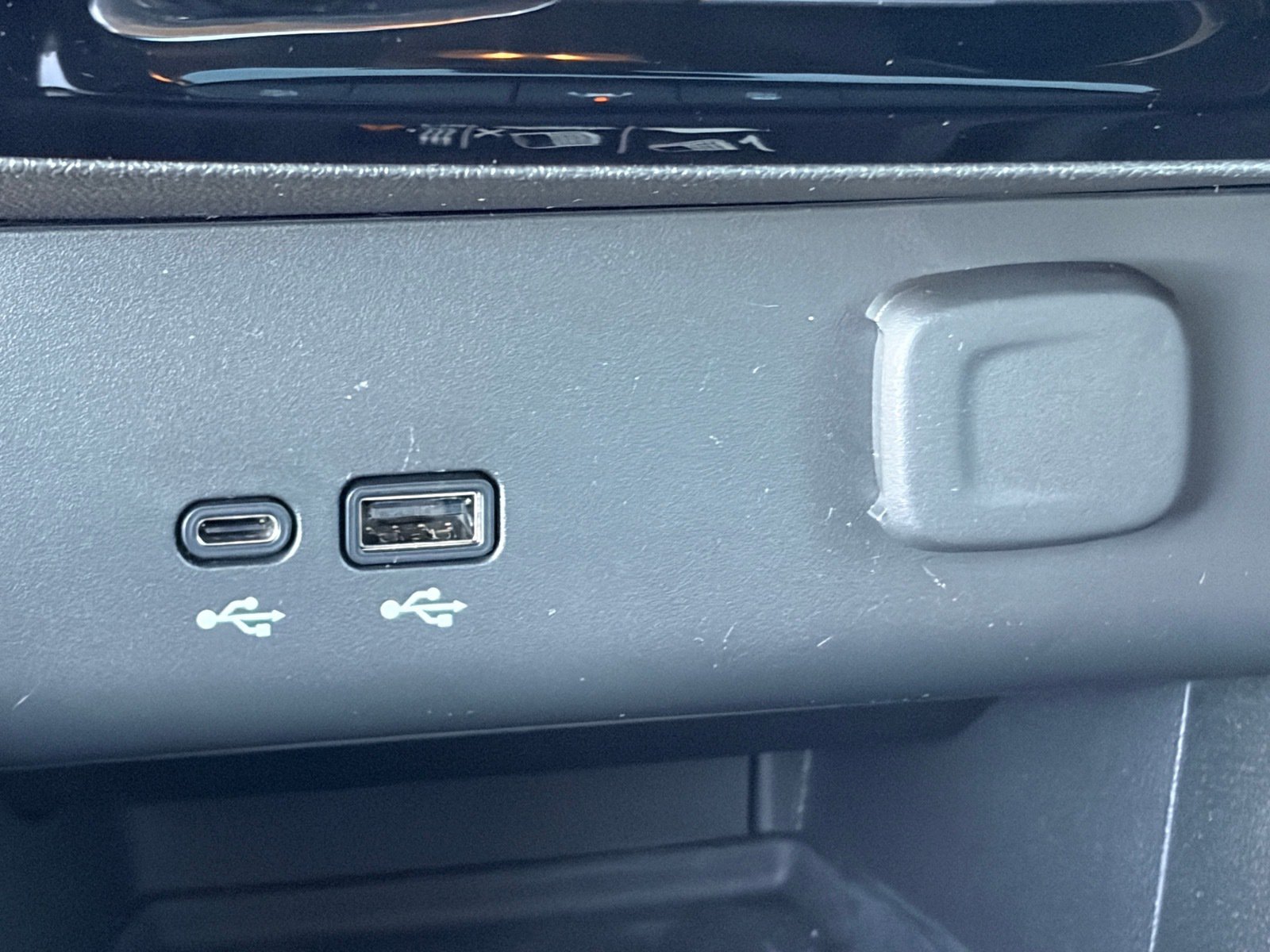 Used 2024 Buick Encore GX Avenir w/ Avenir Technology Package FWD image 28
