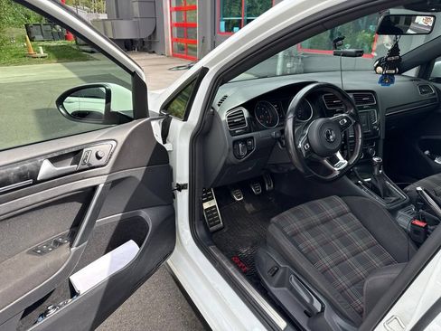 Used 2017 Volkswagen GTI S FWD image 9