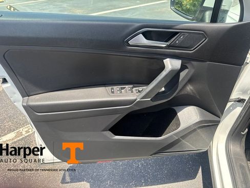 Used 2018 Volkswagen Tiguan SE w/ Panoramic Sunroof Package AWD/4WD image 18