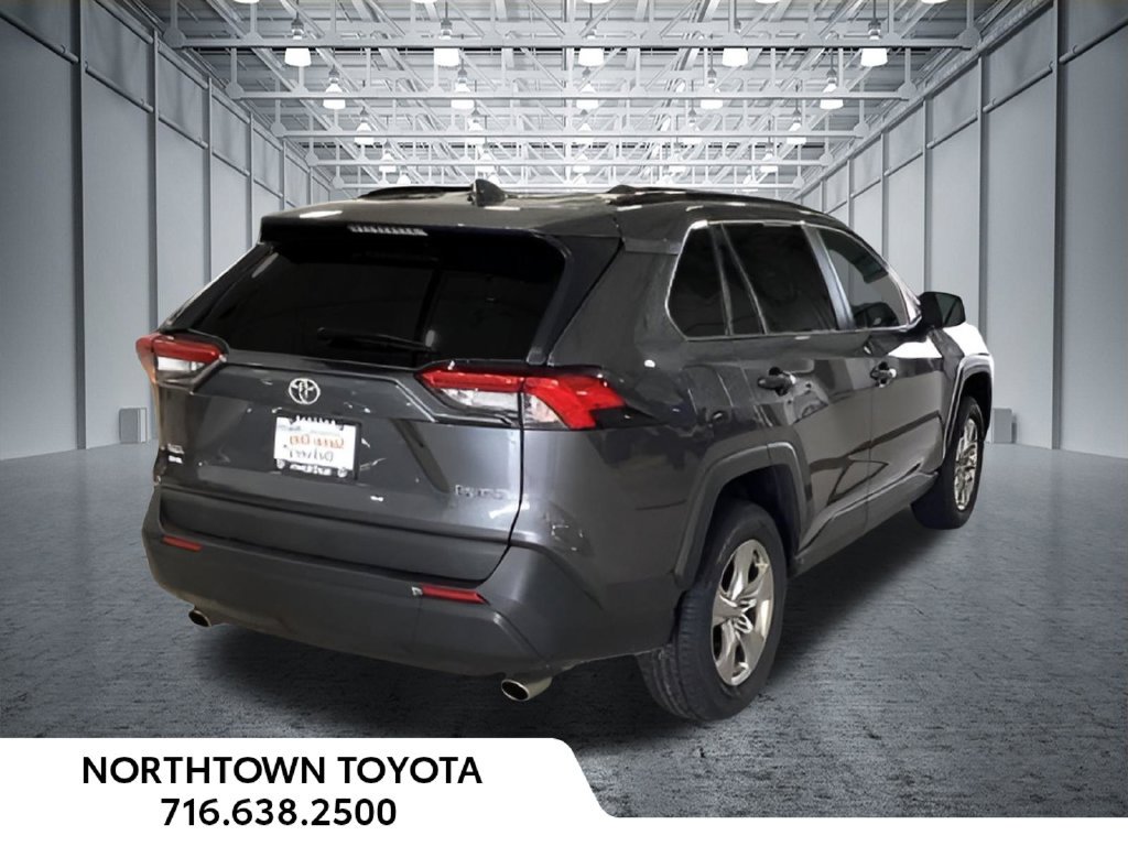 Used 2025 Toyota RAV4 XLE AWD/4WD image 7