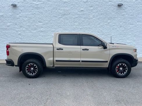 Used 2022 Chevrolet Silverado 1500 ZR2 w/ Technology Package image 11