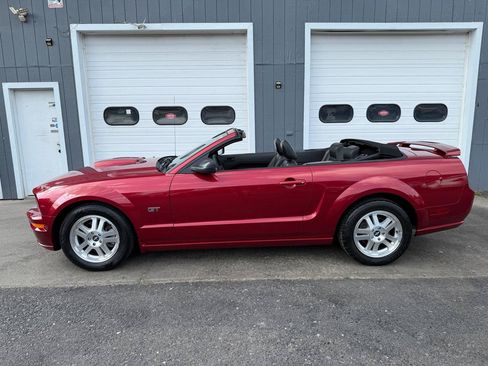 Used 2007 Ford Mustang GT RWD image 3