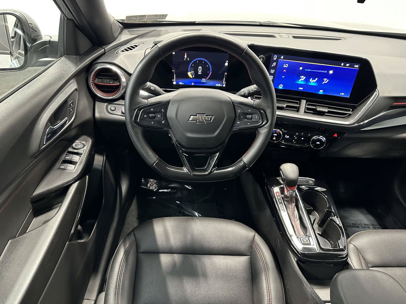 Used 2024 Chevrolet Trax RS FWD image 19