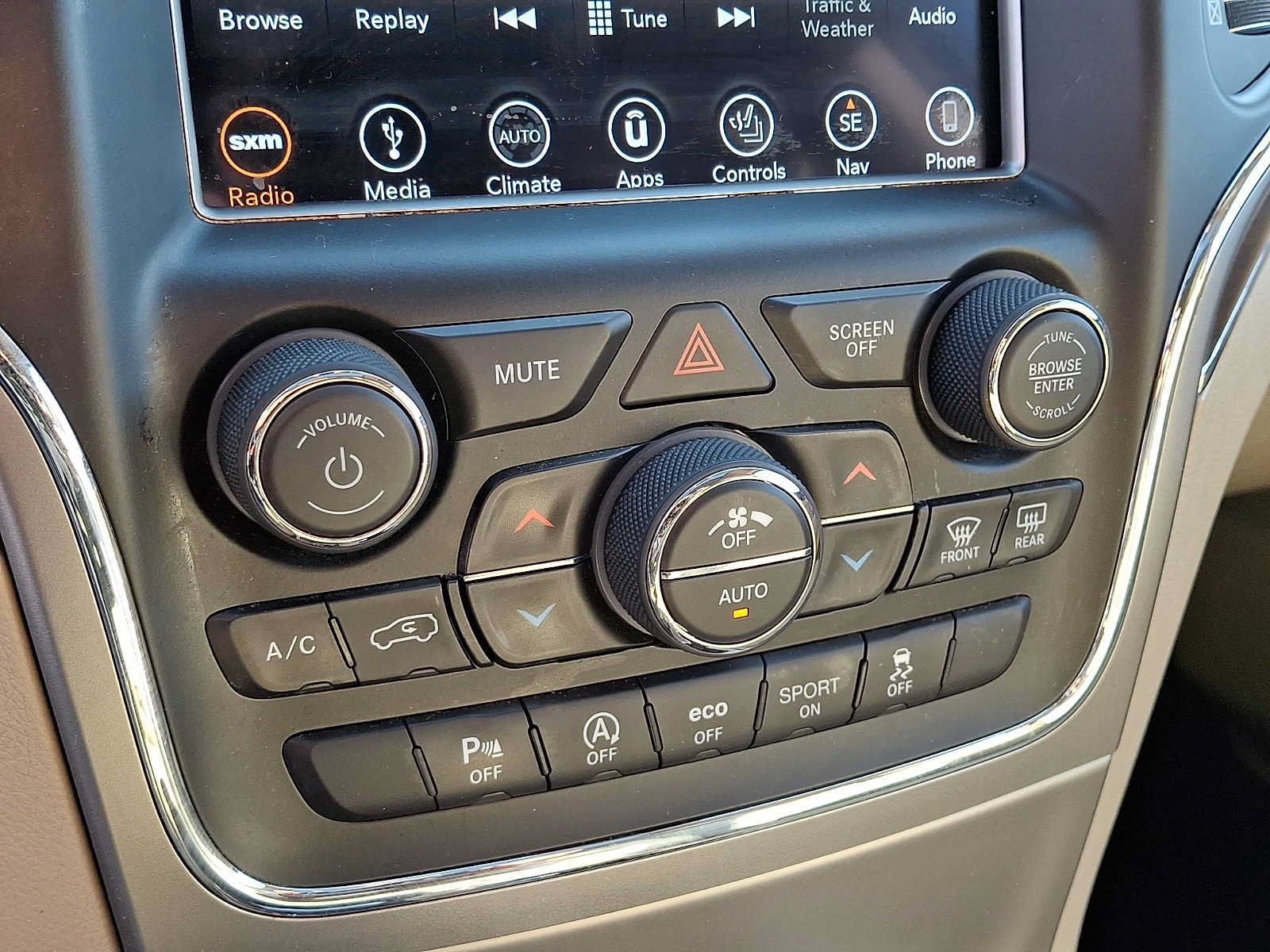 Used 2018 Jeep Grand Cherokee Limited AWD/4WD image 17