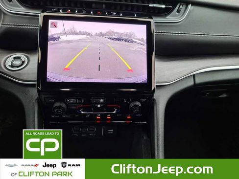 Used 2023 Jeep Grand Cherokee Limited w/ Black Appearance Package image 20