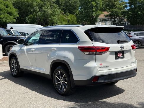Used 2019 Toyota Highlander XLE AWD/4WD image 8