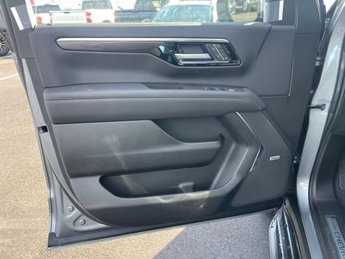 New 2026 Chevrolet Suburban Premier image 16