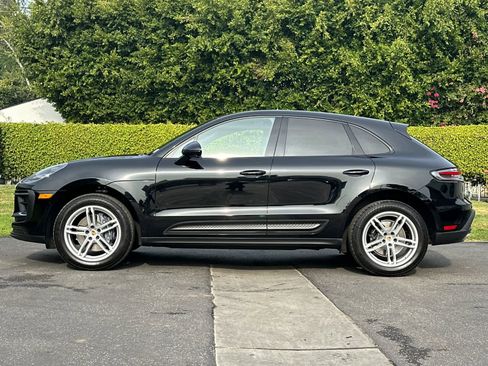 Used 2025 Porsche Macan image 2