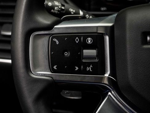 Used 2024 Land Rover Discovery Dynamic SE image 30