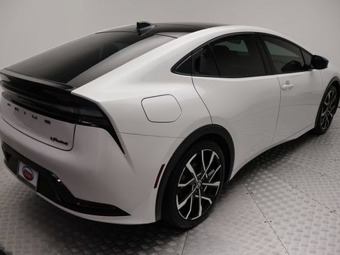 Used 2024 Toyota Prius Prime FWD image 8