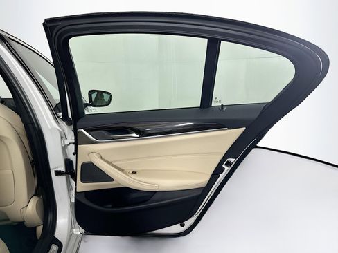 Used 2023 BMW 530i xDrive w/ Premium Package image 32