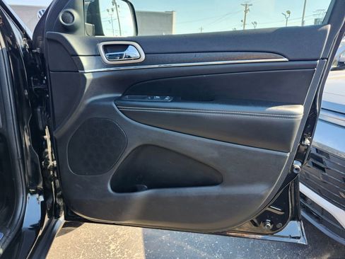 Used 2017 Jeep Grand Cherokee Limited AWD/4WD image 15