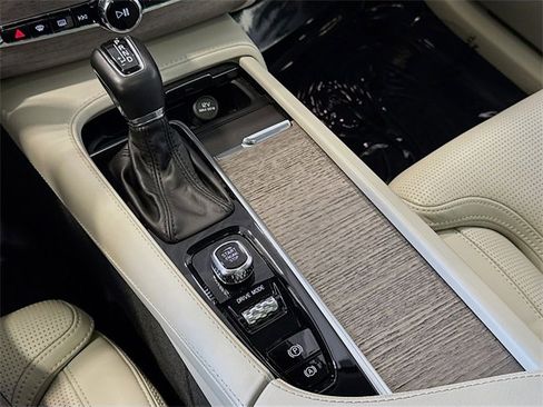 Used 2021 Volvo XC90 T6 Inscription image 17