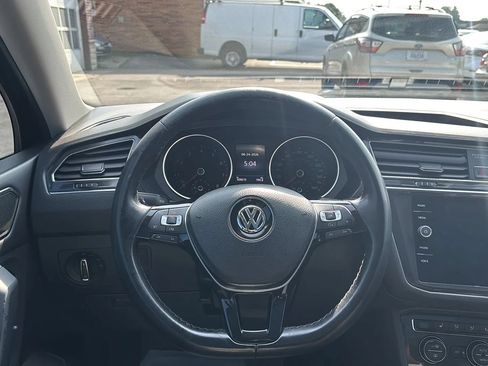 Used 2018 Volkswagen Tiguan SE w/ Panoramic Sunroof Package AWD/4WD image 46