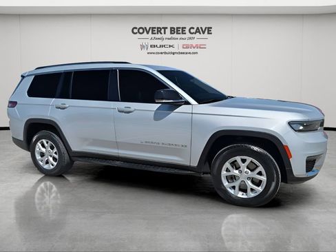 Used 2023 Jeep Grand Cherokee L Limited w/ Luxury Tech Group II image 12