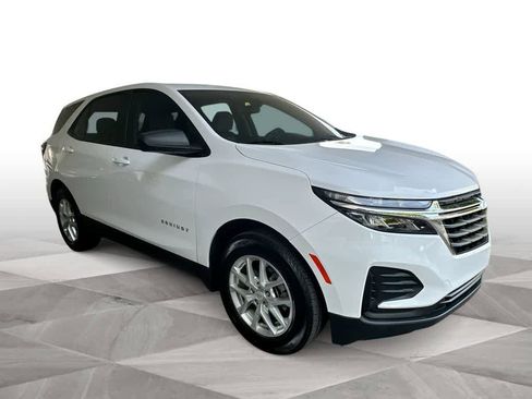Used 2023 Chevrolet Equinox LS FWD image 2