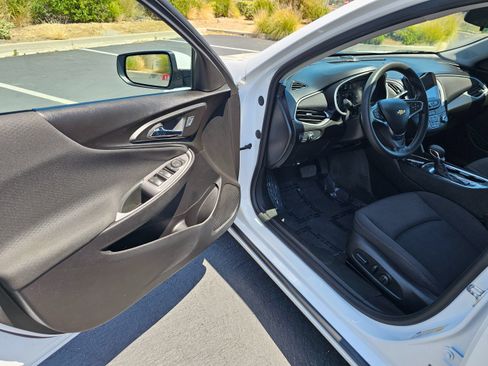 Used 2024 Chevrolet Malibu LT FWD image 16