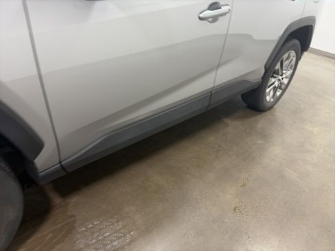 Used 2021 Toyota RAV4 XLE Premium image 10