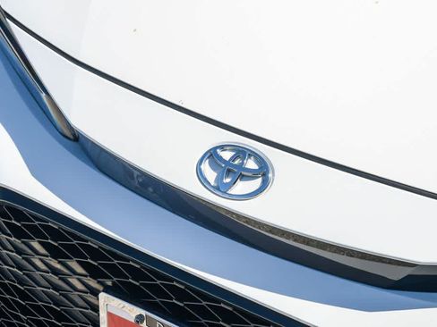 Used 2025 Toyota Corolla SE w/ Convenience Package FWD image 5