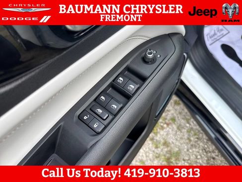 Used 2023 Jeep Compass Limited w/ Elite Group AWD/4WD image 11