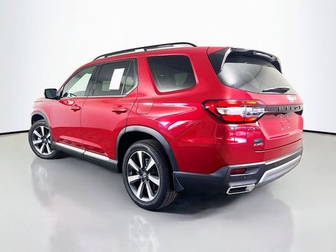 Certified 2025 Honda Pilot Touring image 6