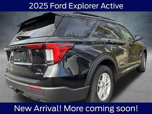 Used 2025 Ford Explorer Active image 4