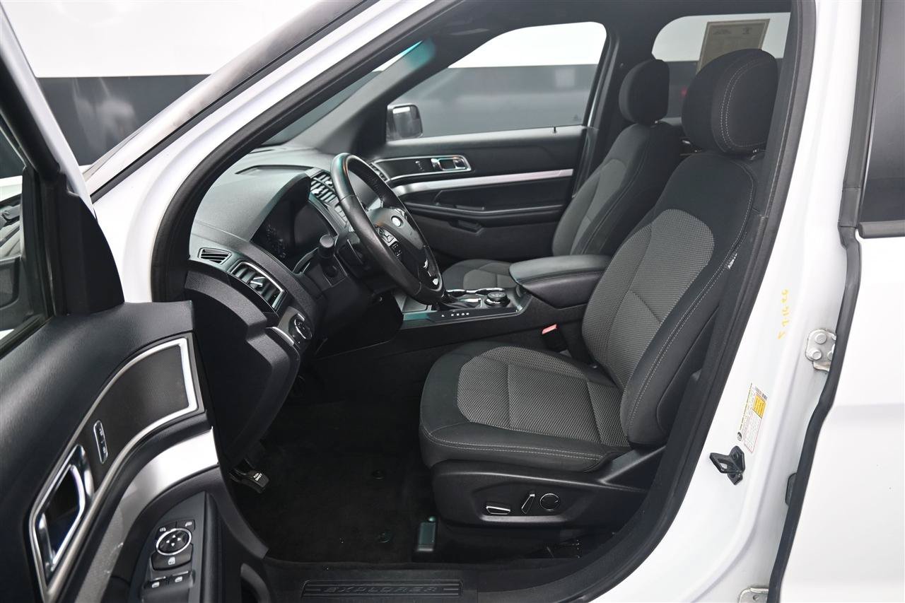 Used 2016 Ford Explorer XLT AWD/4WD image 11