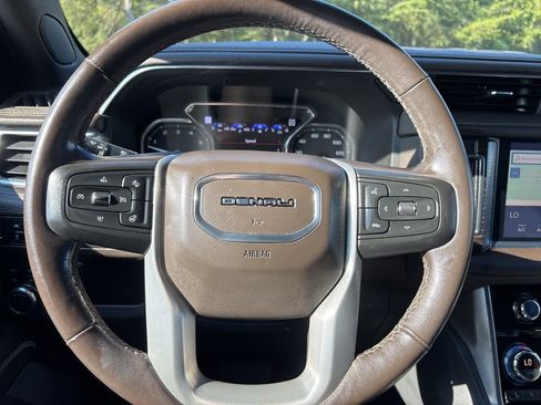 Used 2021 GMC Yukon Denali w/ Denali Premium Package image 15