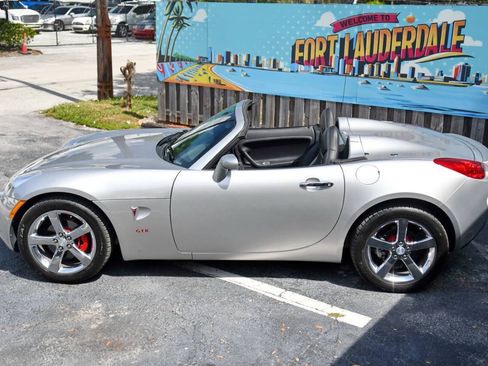 Used 2007 Pontiac Solstice Convertible w/ Premium Package RWD image 7