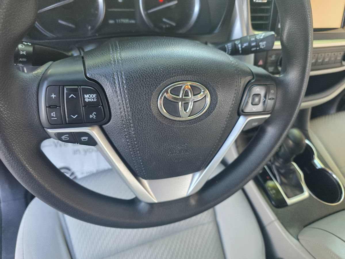 Used 2016 Toyota Highlander LE FWD image 20