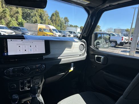 New 2025 Jeep Gladiator Sport image 55