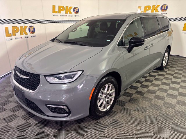Used 2025 Chrysler Pacifica Select FWD image 7