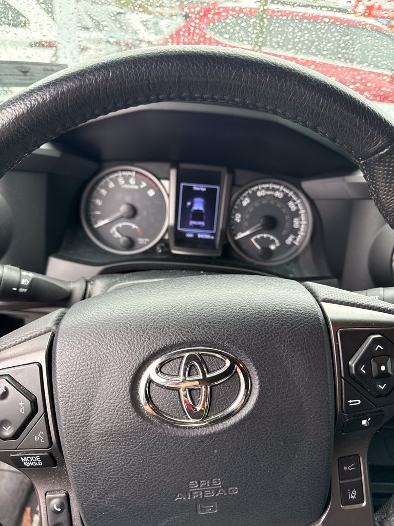 Used 2018 Toyota Tacoma TRD Off-Road AWD/4WD image 1