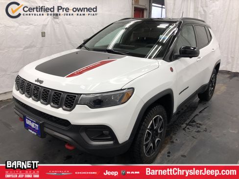 Used 2024 Jeep Compass Trailhawk w/ Trailhawk Elite Group image 1