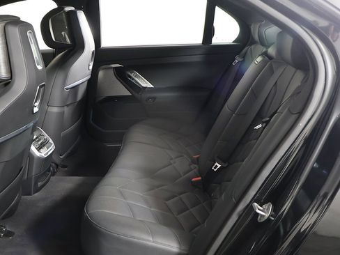 Used 2025 BMW 740i xDrive image 35