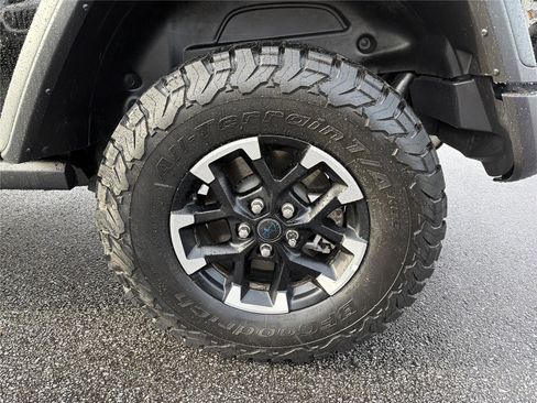 Used 2025 Jeep Wrangler Unlimited Rubicon 4xe w/ Convenience Group AWD/4WD image 17