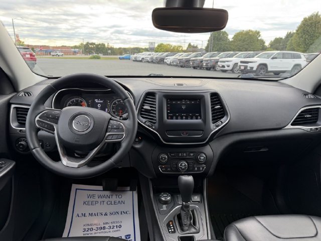 Used 2019 Jeep Cherokee Latitude Plus w/ Comfort/Convenience Group AWD/4WD image 17