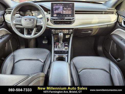 Used 2024 Jeep Compass Limited image 12