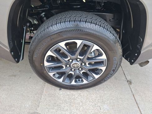 Used 2024 Toyota Tundra Limited image 11