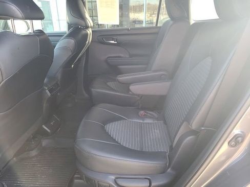 Used 2023 Toyota Highlander XSE image 13