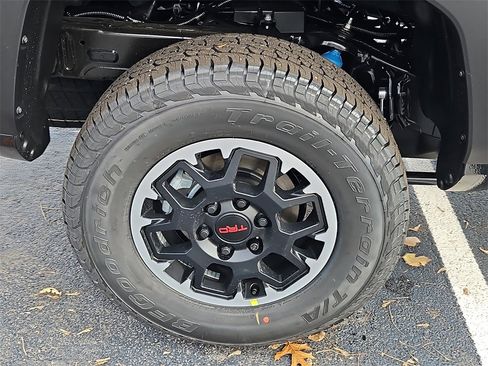 New 2025 Toyota Tacoma TRD Off-Road image 5