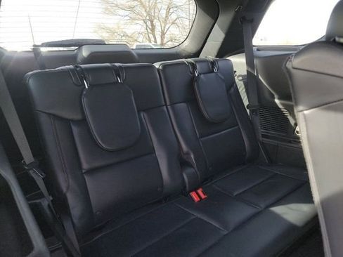 Used 2025 Ford Explorer ST-Line w/ ST-Line Street Pack image 7