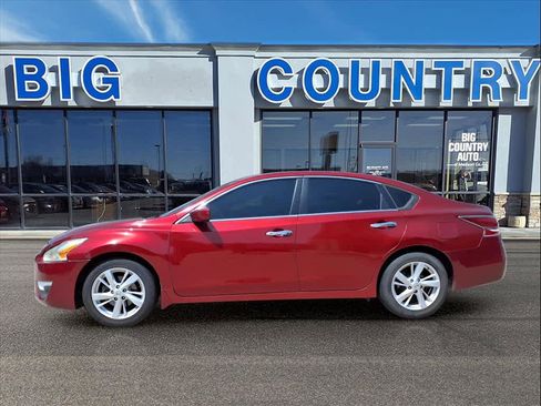 Used 2014 Nissan Altima 2.5 SV image 2