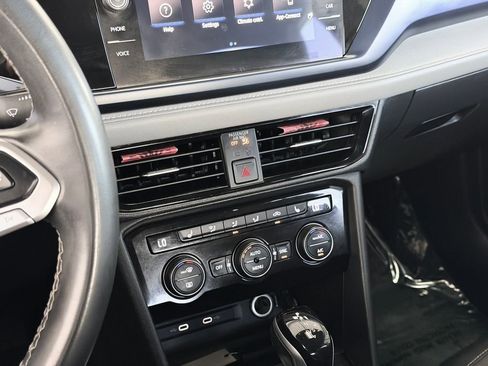 Used 2024 Volkswagen Taos SE image 19