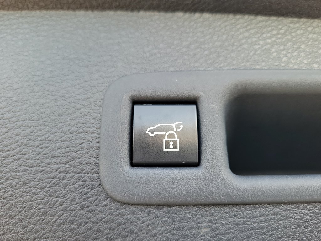 Used 2025 Toyota Sienna XLE FWD image 7