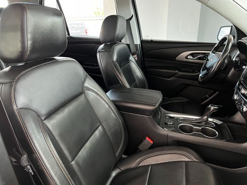 Used 2018 Chevrolet Traverse LT FWD image 30